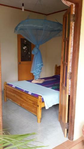 Bed & Breakfast Raveena Guest House