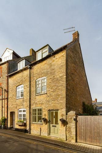 10 Ingram Street Cottage With Courtyard Garden