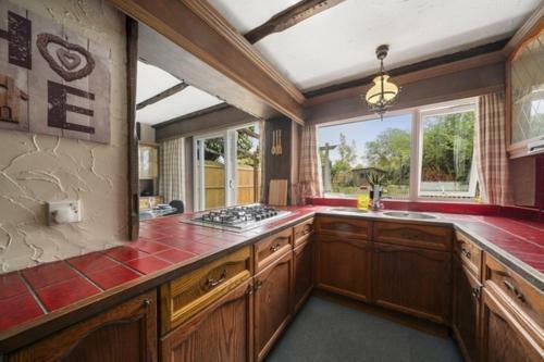 Beautiful 5 Bedroom House In Maidstone