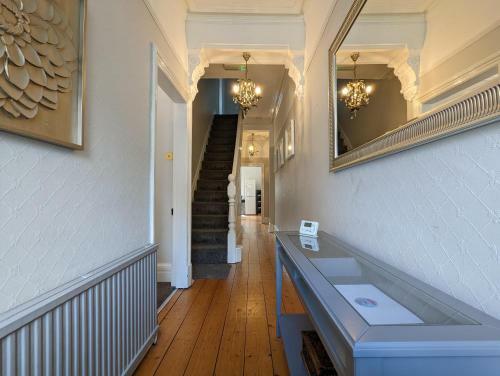 Hollybank House