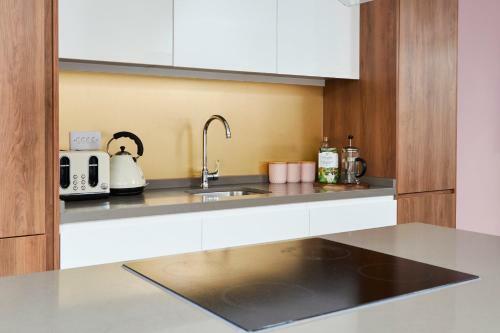 Beautiful 5 Bed House Manchester Sleeps8 Wparking