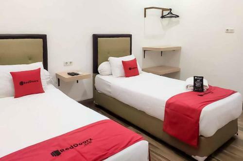 Hotel Reddoorz Plus At Jalan Veteran Palembang