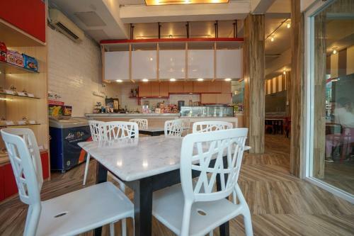 Hotel Reddoorz Plus At Jalan Veteran Palembang