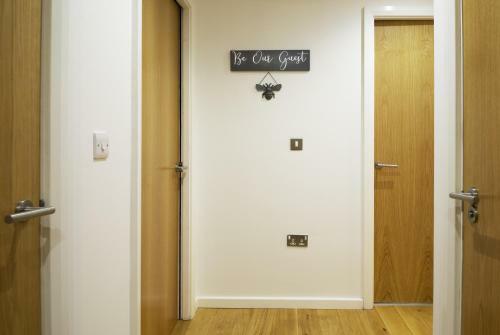 Deluxe 2 Bed 2 Bath Spacious City Centre Apartment