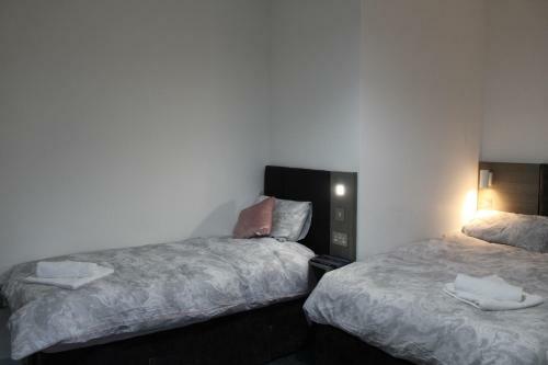 Lovely, Spacious 3 Bed House Close To City Centre