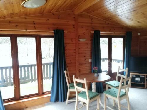 Wooden Forest Lodge By The Sea