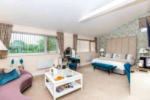 Kingfisher Hotel, Golf And Country Club