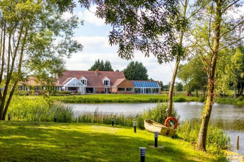 Kingfisher Hotel, Golf And Country Club