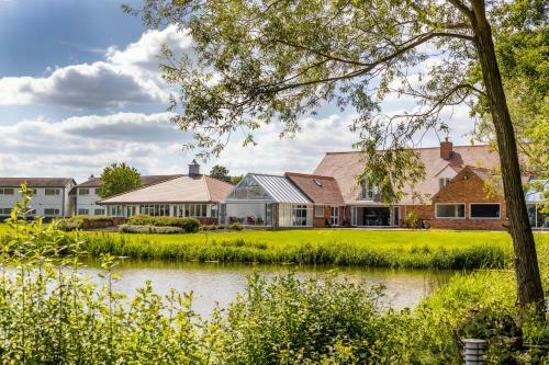 Kingfisher Hotel, Golf And Country Club