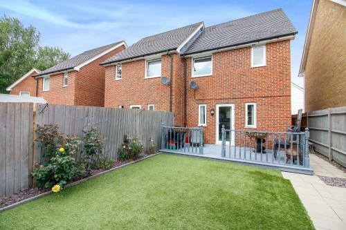Entire 3 Bed Home Sleeps 6, Wifi, 2 Parking Spaces
