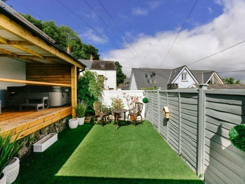The Smugglers Hideout - Sleeps 4 - With Hot Tub
