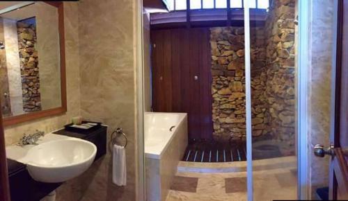 Hotel The Lagoon Water Chalet