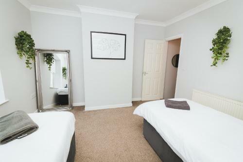 Newly Refurbished House - 10 Minute Walk From City Centre