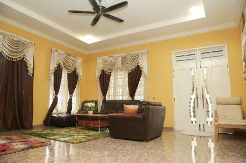 Bed & Breakfast Kakjah Riverside Homestay