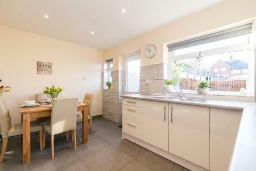 City House - Modern & Cosy 2bed Home From Home