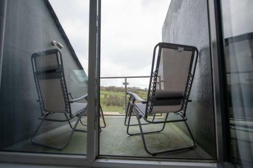 Amazing 3 Bedroom Townhouse With Parking
