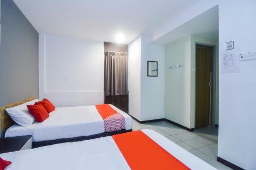 Hotel Oyo 89465 Golden Lounge