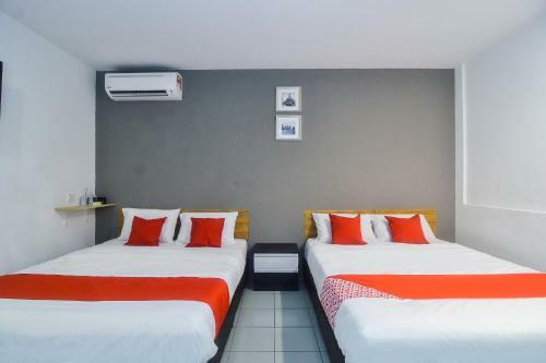 Hotel Oyo 89465 Golden Lounge