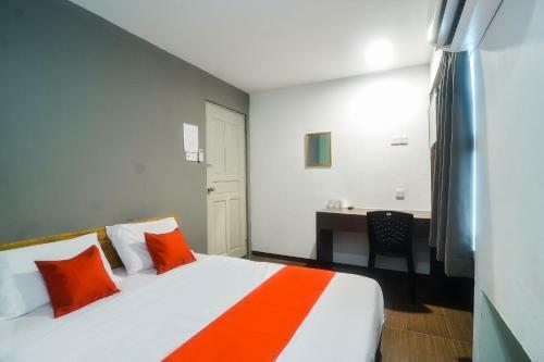 Hotel Oyo 89465 Golden Lounge