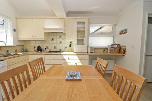Holiday Home With Estuary Views, Parking & Balcony