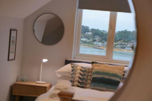 Townhouse, Close To Harbour With Sea Views
