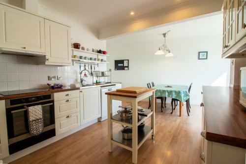 Spacious Home - Sea & Steam Train Views + Garden