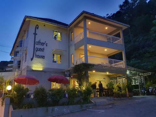 Hostal Fathers Guesthouse