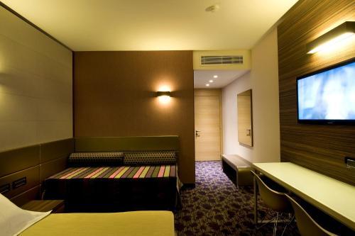 Viola Mhotel
