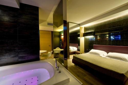 Viola Mhotel
