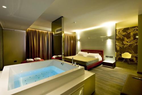 Viola Mhotel