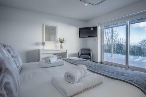Sunrise - 5 Bedroom Luxurious Holiday Home - Pendine