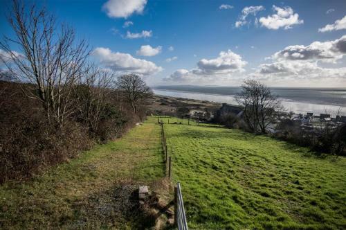 Sunrise - 5 Bedroom Luxurious Holiday Home - Pendine