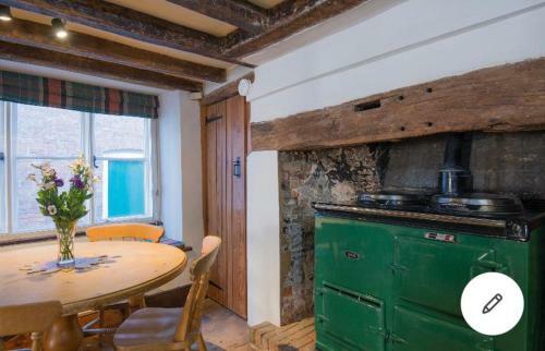 Cosy, Historic, Pet Friendly Cottage, Petworth