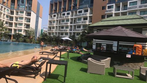 Apartamento Latina Beach Resort Jomtien 2