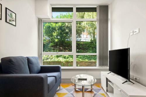 Newly Onboarded Modern One Bed Apartment In Broad House, Harrow