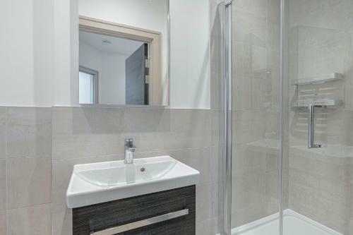 Newly Onboarded Modern One Bed Apartment In Broad House, Harrow
