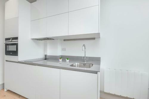 Newly Onboarded Modern One Bed Apartment In Broad House, Harrow