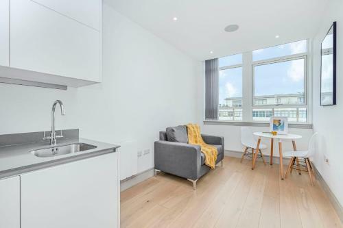 Newly Onboarded Modern One Bed Apartment In Broad House, Harrow