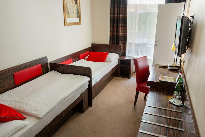 Ea Hotel Crystal Palace