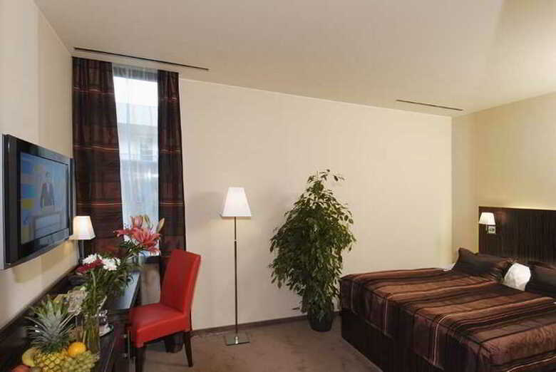 Ea Hotel Crystal Palace