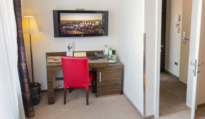 Ea Hotel Crystal Palace