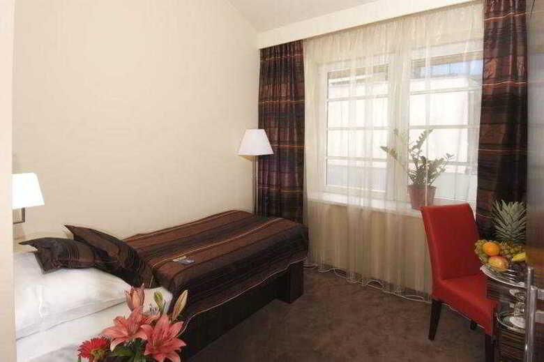 Ea Hotel Crystal Palace