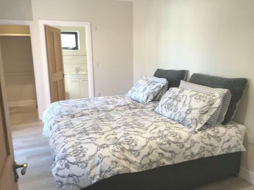 Delightful Detached Cottage In Village Centre