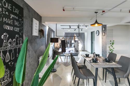 Apartamento Pinnacle Duplex@6pax-5m Walk To Paradigm Mall+wifi
