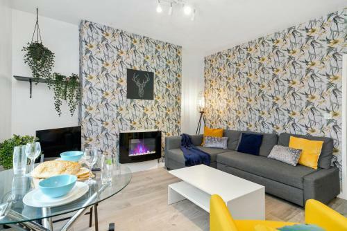 Fresh Contemporary Plymouth Apartment