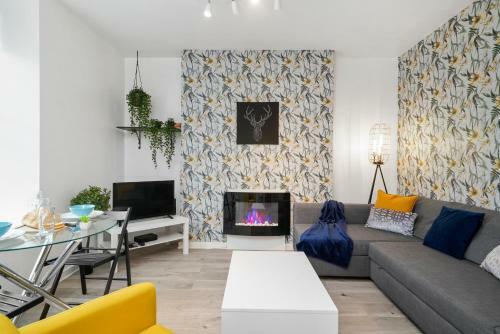 Fresh Contemporary Plymouth Apartment