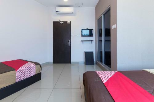 Oyo 439 Night Queen Hotel