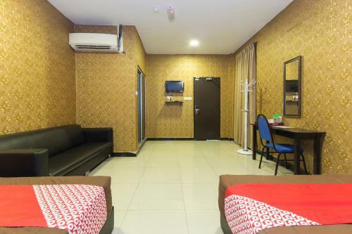Oyo 439 Night Queen Hotel