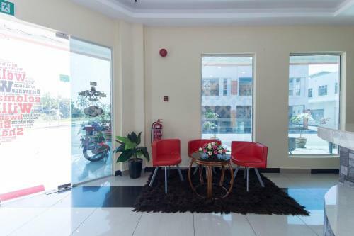 Oyo 439 Night Queen Hotel
