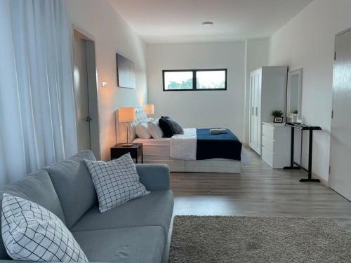 Five Bedrooms Residential Home With Free Wifi